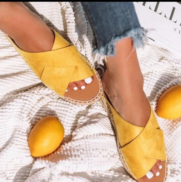 🚨//The Elsinore// Yellow vegan suede Sandals - Picture 5 of 8